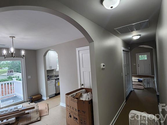 5th image of 405 Falls Ave