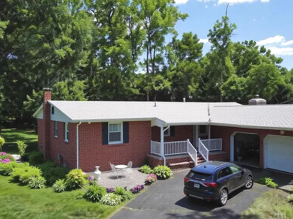 211 Emelia Dr, Bear, DE 19701