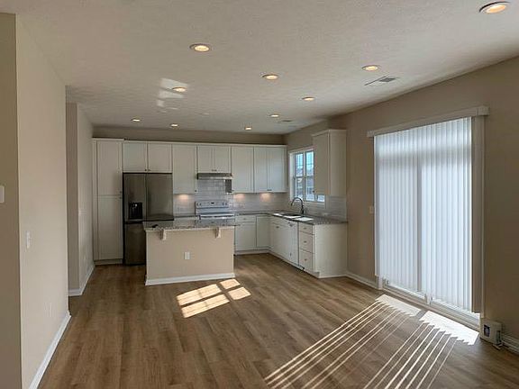 3rd image of 5621 Camden Dr