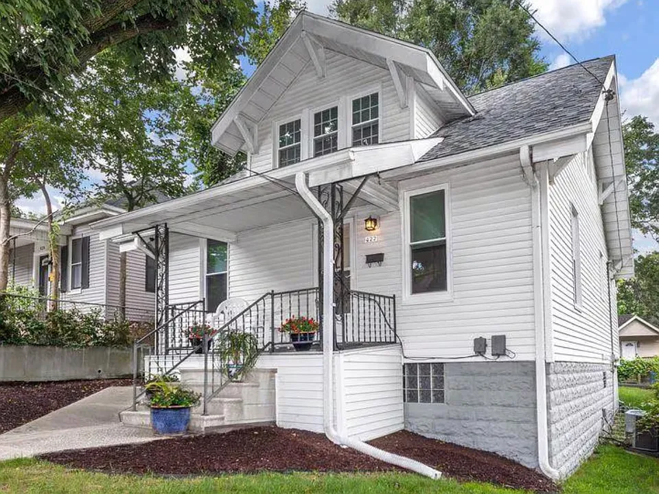 422 S Aurora St