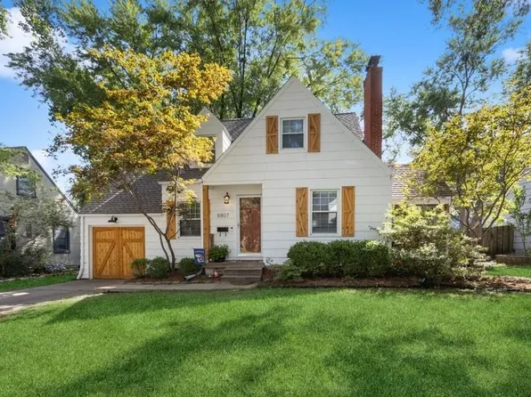 6807 Granada Ln, Prairie Village, KS 66208