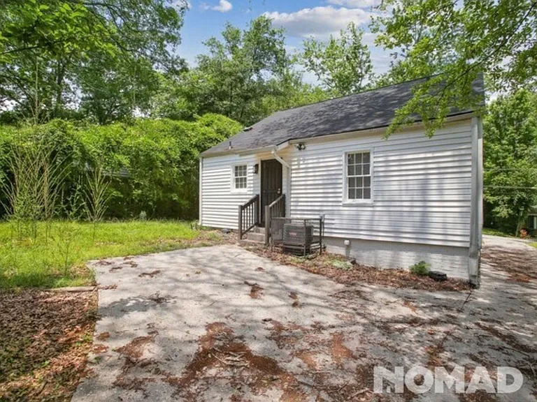 1370 Carnegie Ave — Photo 3