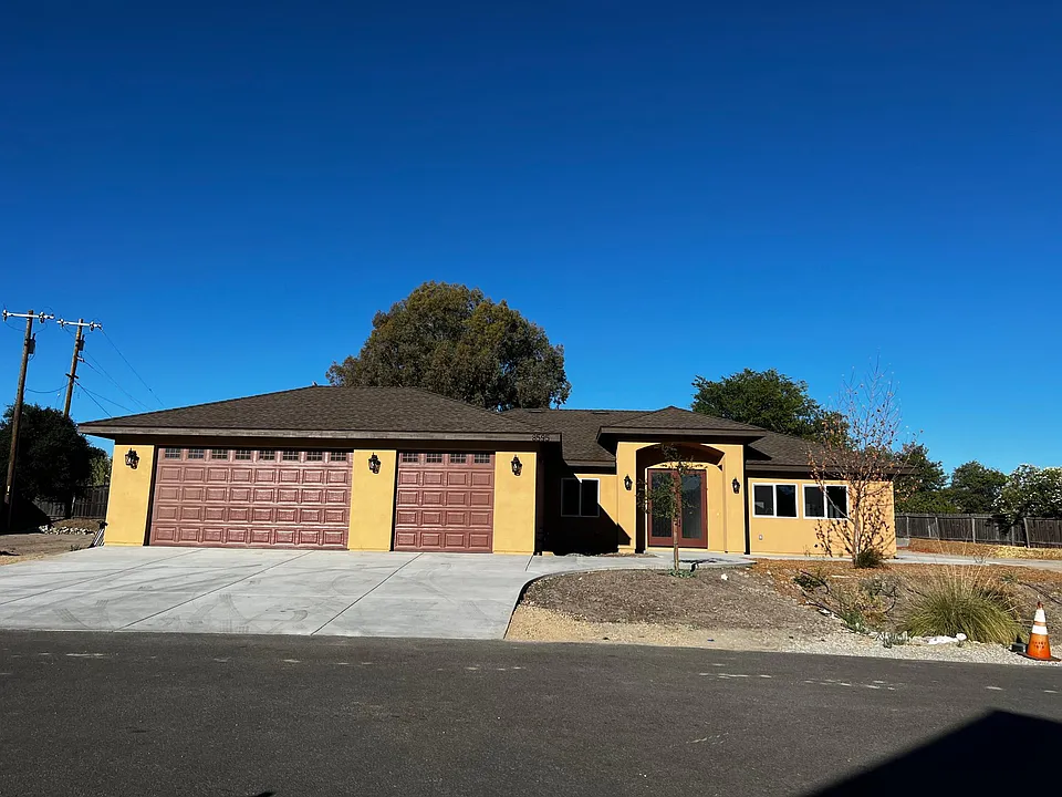 8595 Atascadero Ave
