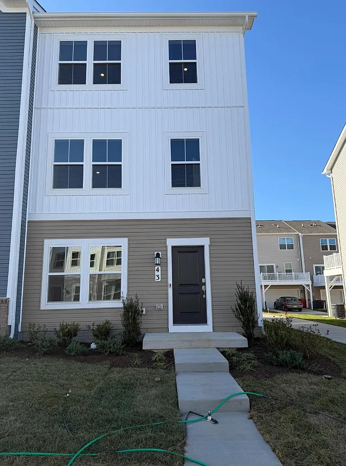 3 bed, 1768 sqft, $2,050 — Photo 1