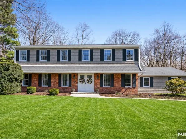 11 Osborne Ct, Mahwah, NJ 07430