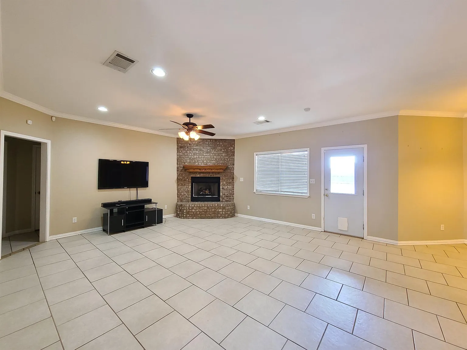 4631 Bowie Drive - 1 — Photo 2