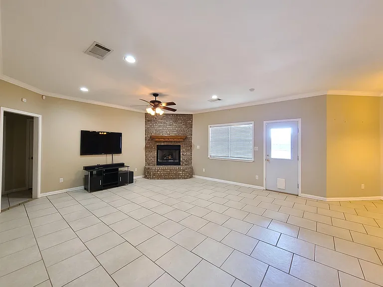 4631 Bowie Dr — Photo 2