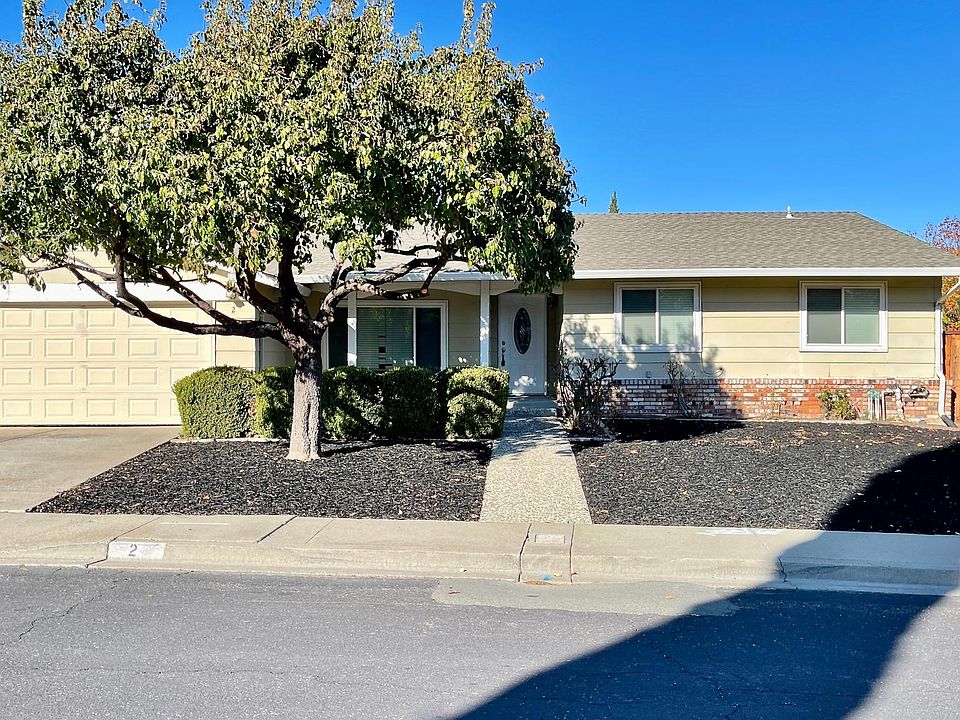 1st image of 2 Castlewood Dr