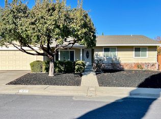 2 Castlewood Dr, Pittsburg, CA