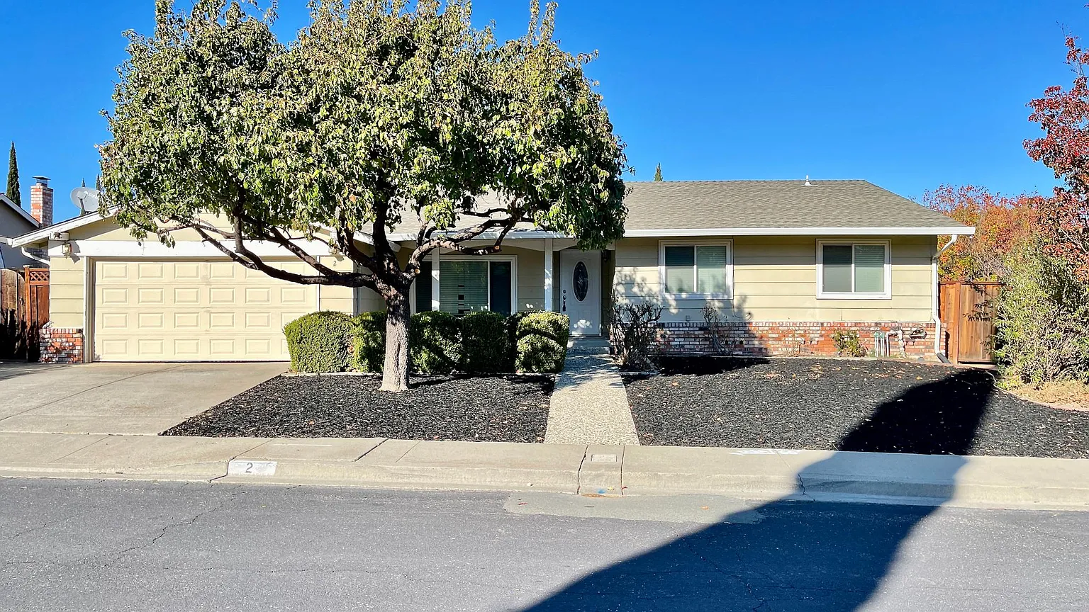 2 Castlewood Dr photo 1