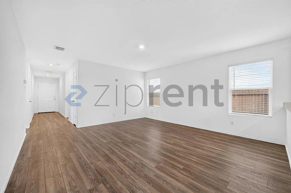 3 bed, 1257 sqft, $1,750 — Photo 2