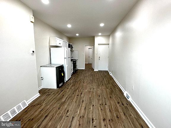 3rd image of 1925 W Passyunk Ave Floor 1