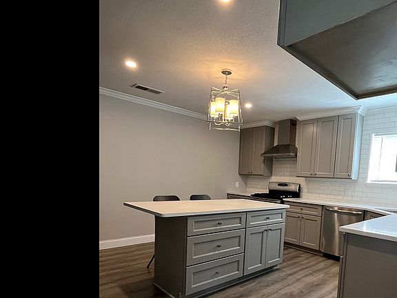4th image of 1585 W Virginia St