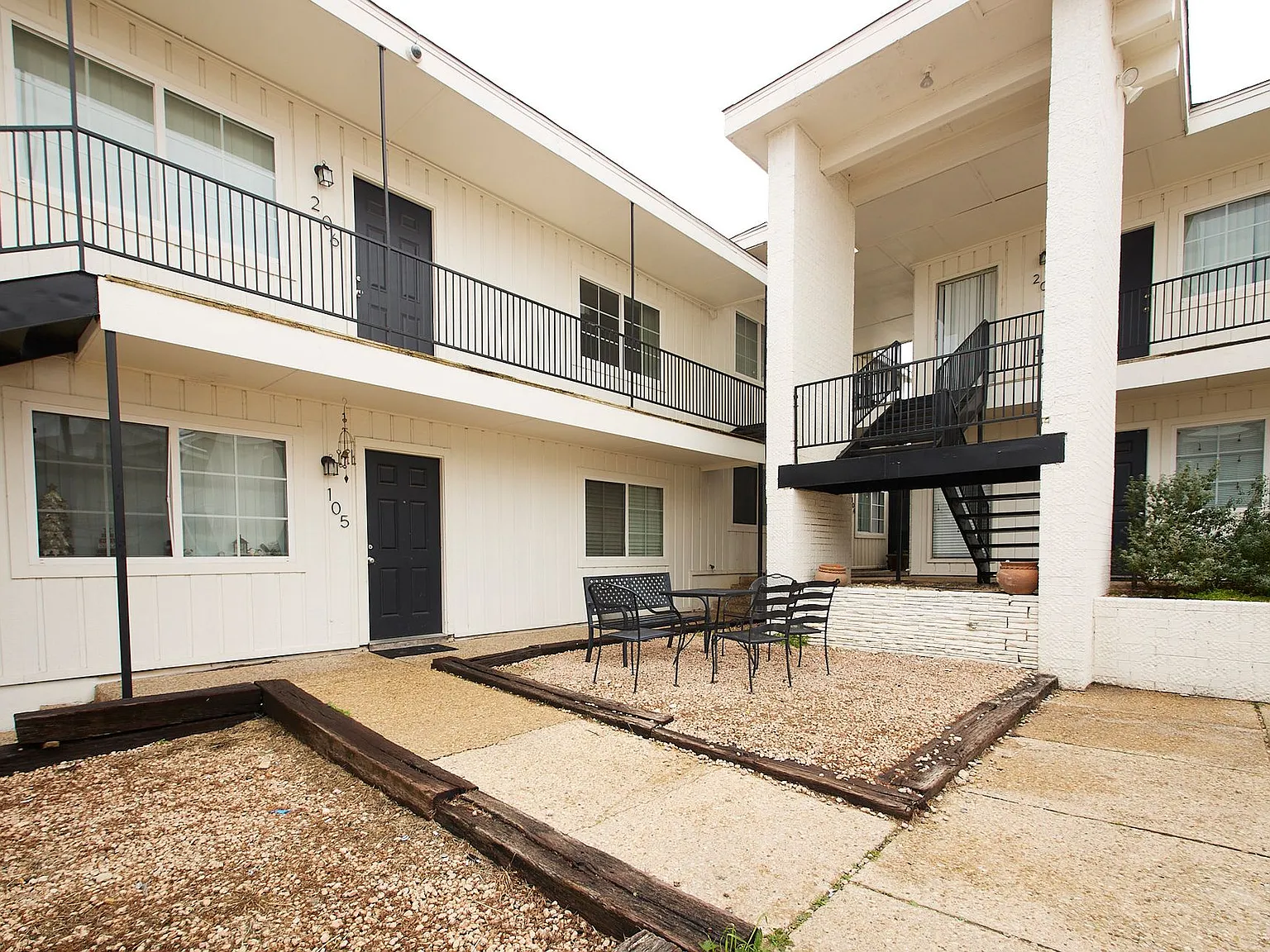 Cameron Villas — Photo 4