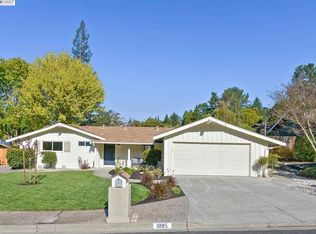 1095 Sanders Dr, Moraga, CA 94556