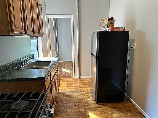3rd image of 124 E 103rd St APT 27