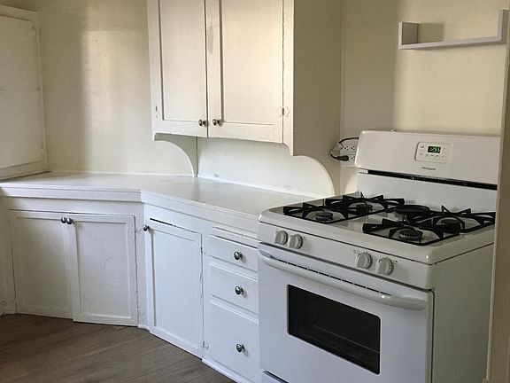 Kitchen #1 - Gas Stove/Oven