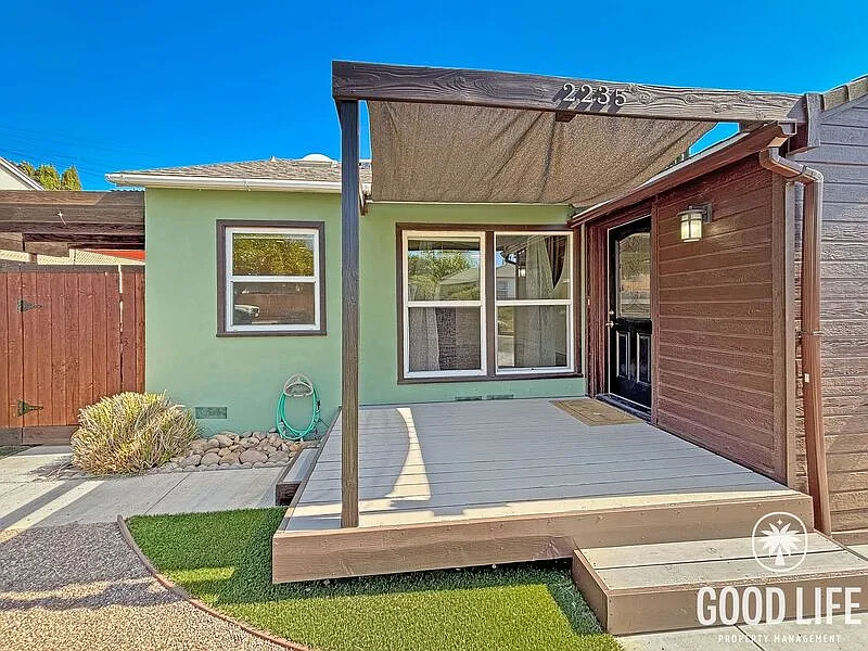 3 bed, 2.0 bath, 1042 sqft, $3,800 — Photo 2