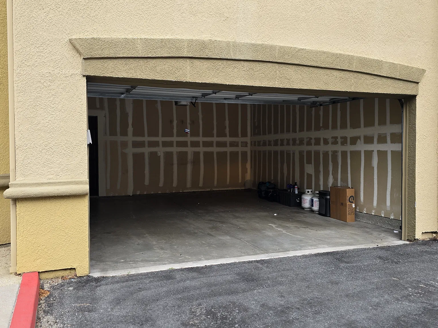 3 bed, 1750 sqft, $3,000 — Photo 3