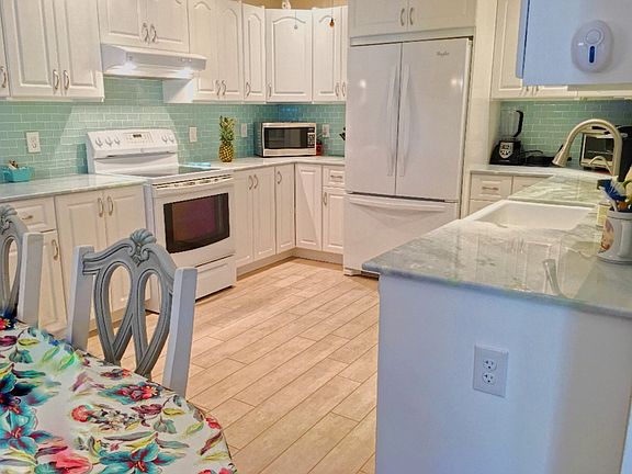 3rd image of 5656 Foxlake Dr