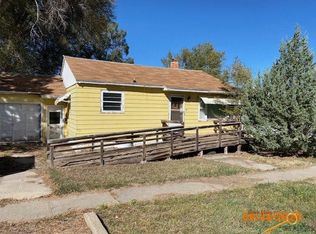 808 East St, Edgemont, SD 57735