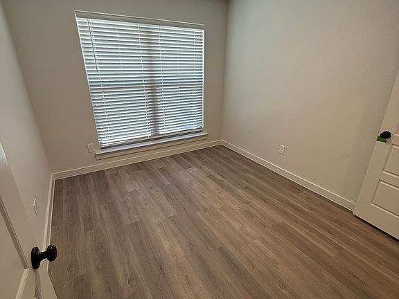 3rd image of 5532 Auburn St