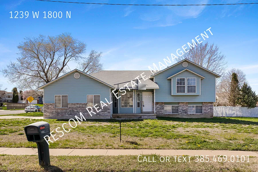 1239 W 1800 N