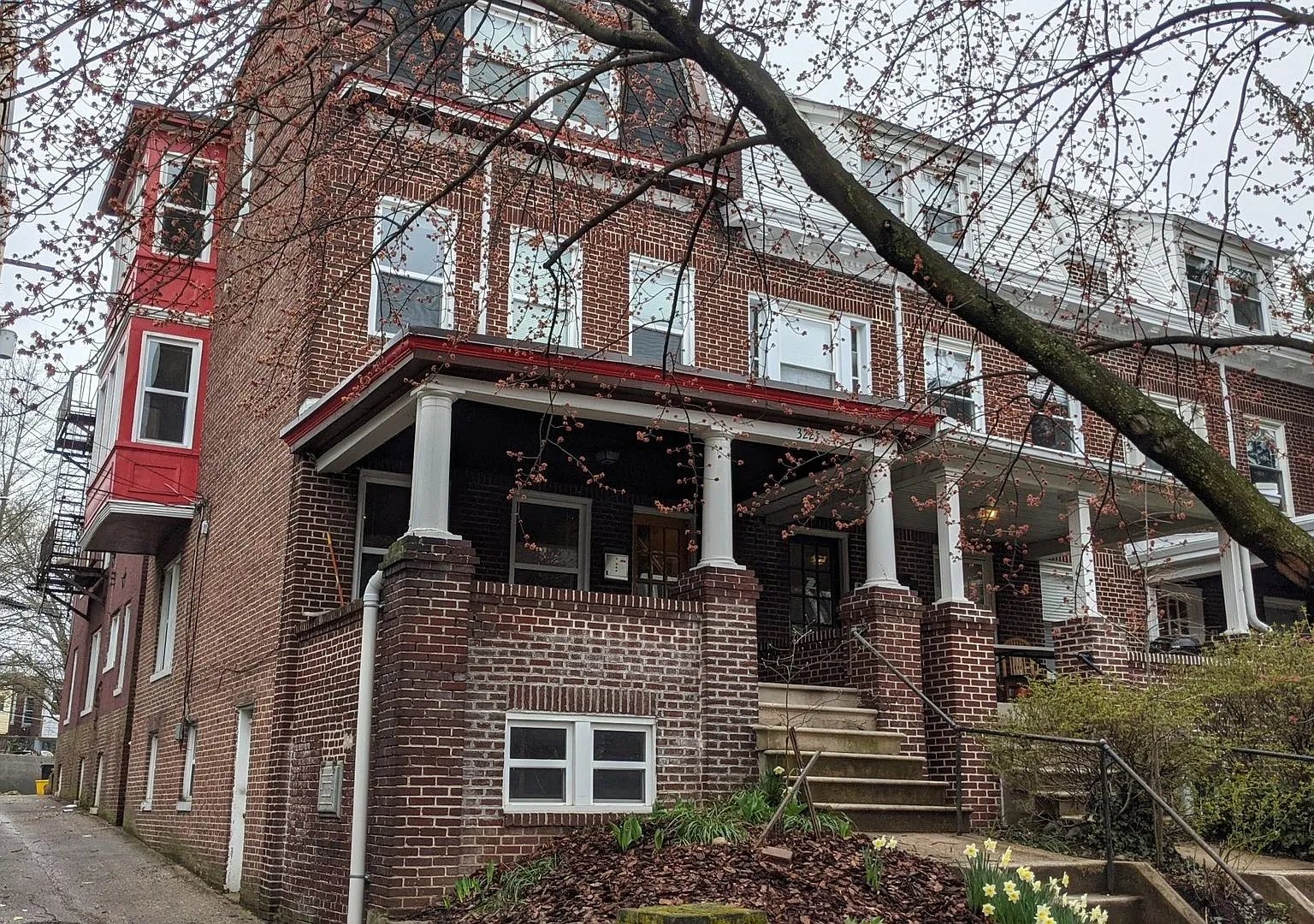 Guilford 3221 — Photo 2