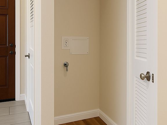 3rd image of 700 Palm Dr APT 105