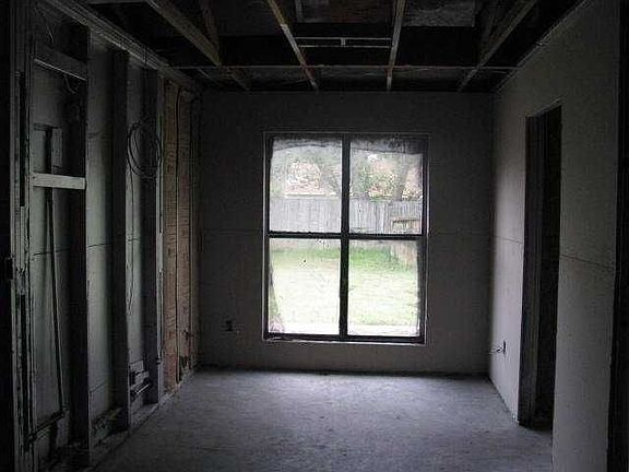 2nd image of 3860 Warrington Dr