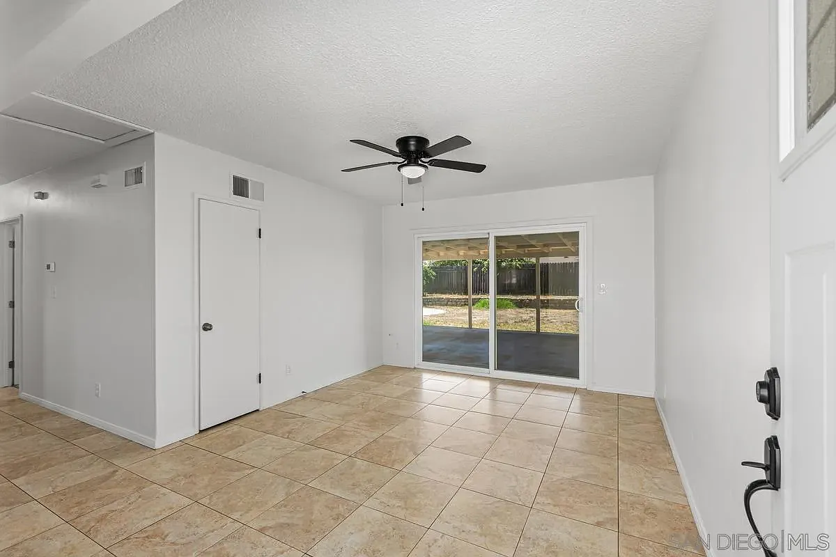 3 bed, 1.0 bath, 954 sqft, $3,400 — Photo 2