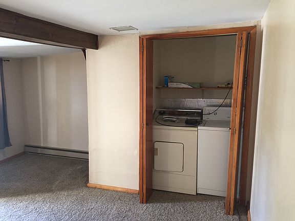 3rd image of 719 W Chestnut St