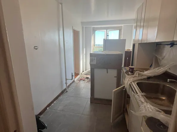 189-04 64th Avenue image 2 of 8