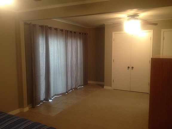 3rd image of 4225 N Lookout St
