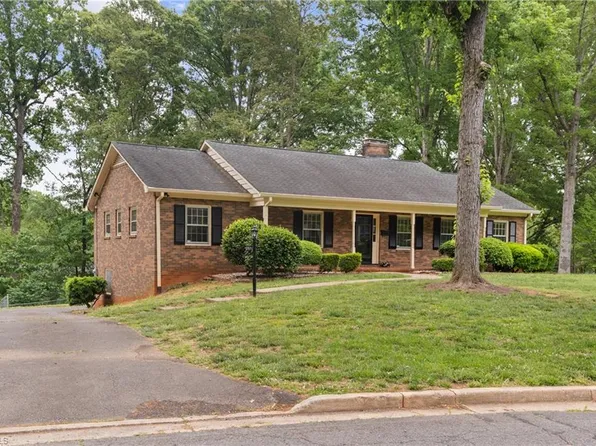 2971 Ormond Dr, Winston Salem, NC 27106