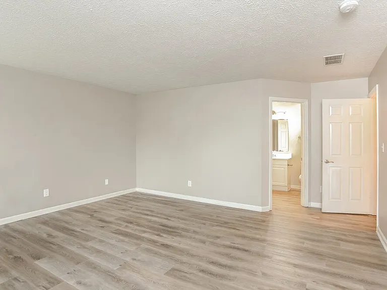 5765 Arlington Dr — Photo 9