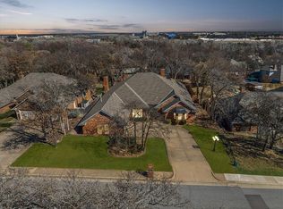 916 Fox Hill Dr, Edmond, OK 73034