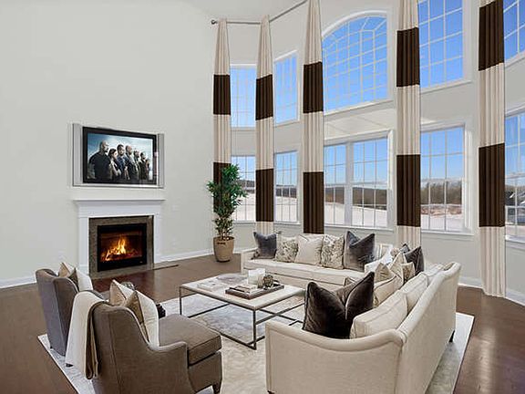Great Room w/ Fireplace