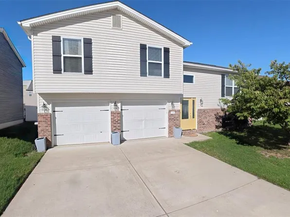17 Faith Dr, Fairview Heights, IL 62208