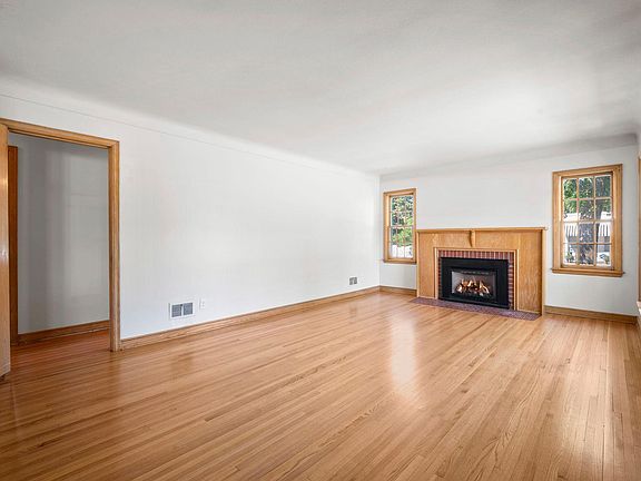 5th image of 4366 Thomas Ave N