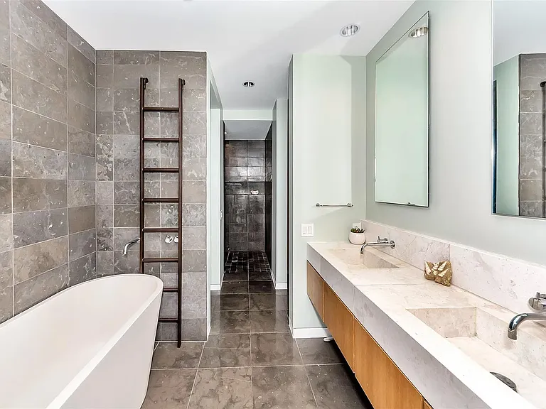 2430 Victory Park Ln #1802 — Photo 18