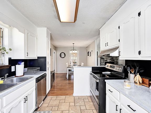 5th image of 416 Toadvine Rd