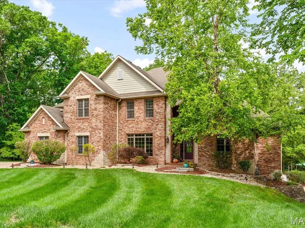 4516 Levis Ln, Godfrey, IL 62035