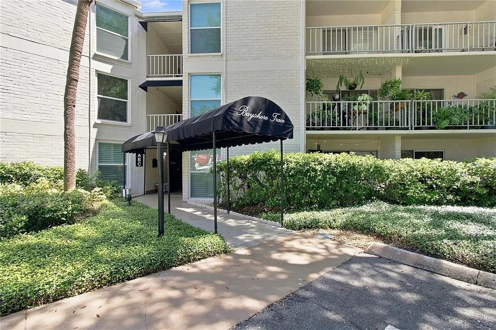 2 bed, 2.0 bath, 936 sqft, $3,000 — Photo 2