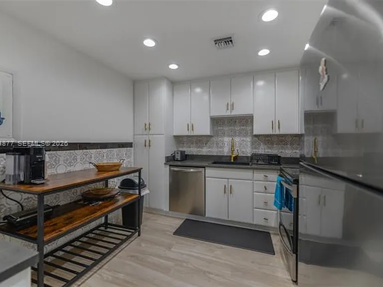 1950 S Ocean Dr #19E — Photo 13