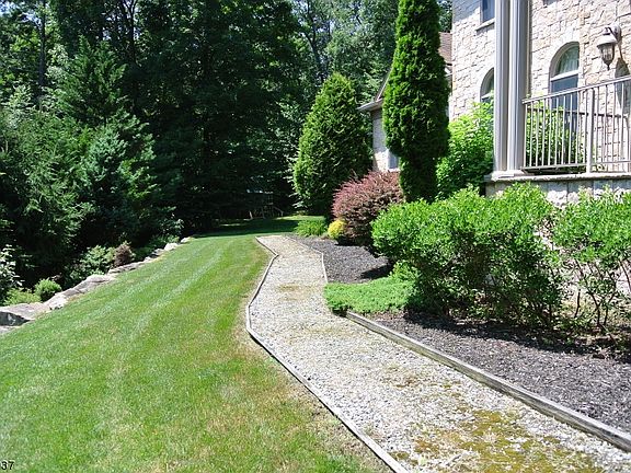 4th image of 50 Crescent Dr
