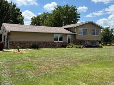 106 Johnson Ln, Raymond, IL, 62560