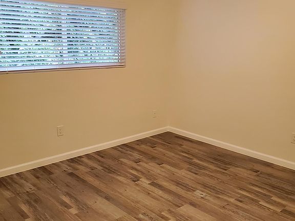 2nd image of 1520 W 20th St APT C