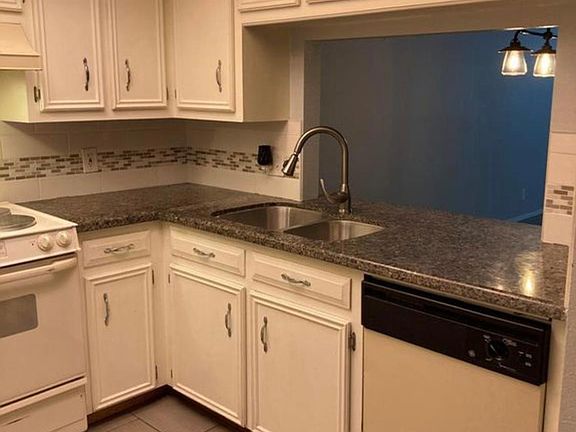 5th image of 95 Poinciana Dr APT 210