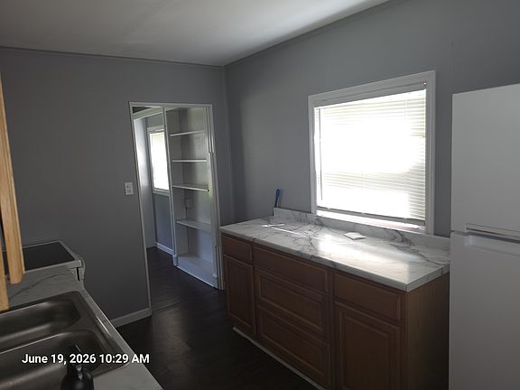 5th image of 814 Josephine St